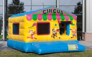 Circus, het 2 in 1 springkussen en ballenbak